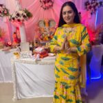 Pooja Bose Instagram - Special bappa special guests this year 🙏🏻🙏🏻 Ganpati bappa morya Thanku for this beautiful outfit @the_adhya_designer Style by @style.gramm_