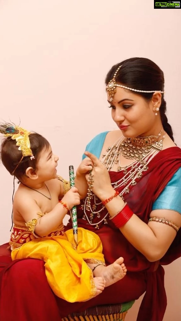 Pooja Bose Instagram - Mera kanhaa bada natkhat sabko Krishan janam ki badhaiya 🙏🏻🙏🏻 Radhe krishna