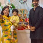 Pooja Bose Instagram - Special bappa special guests this year 🙏🏻🙏🏻 Ganpati bappa morya Thanku for this beautiful outfit @the_adhya_designer Style by @style.gramm_