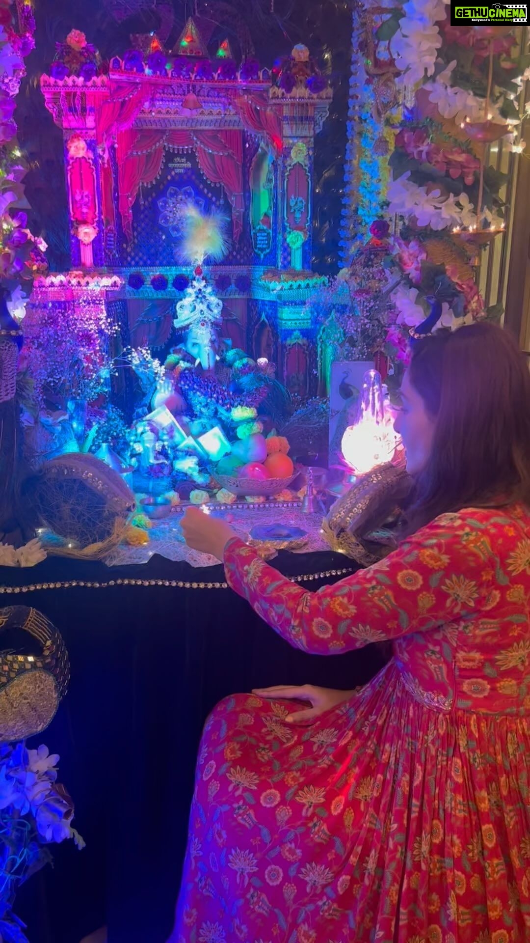 Pooja Chopra Instagram - May Bappa shower you with love, luck and prosperity. May he remove all obstacles from your way and bless you with all that’s best for you 🌺 @dimple_nahar7🫶🏻 . . Styled By :- @nehaadhvikmahajan 👗Outfit:- @neerusindia