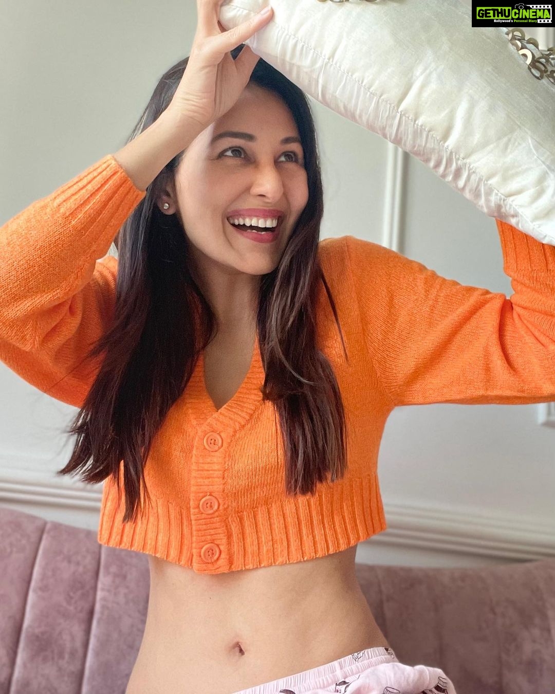 Pooja Chopra Instagram - Winter mornings make me happy 🍊 #decembering ..