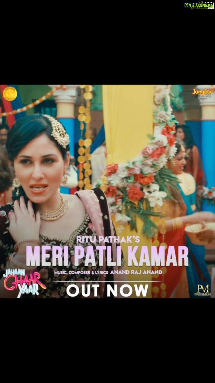 Pooja Chopra Instagram - Get ready to groove with us on the festive song of the year #MeriPatliKamar, out now on Times Music!π₯π #JahaanChaarYaar, in cinemas on 16th september @reallyswara @shikhatalsania @mehervij786 @bachchan.vinod @soundrya.production @kamalpandey_7 @timesmusichub @penmovies @jayantilalgadaofficial #penmarudhar @mikasingh @drtarangkrishna @jahaanchaaryaar