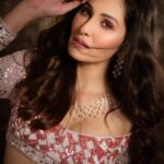 Pooja Chopra Instagram – 💫

.
.
In @reynutaandon 
📸 @deepak_das_photography 
Makeup @tanyamakeoverofficial
Jewellery @dhanrajjewellers
Styling @nikitah_14
