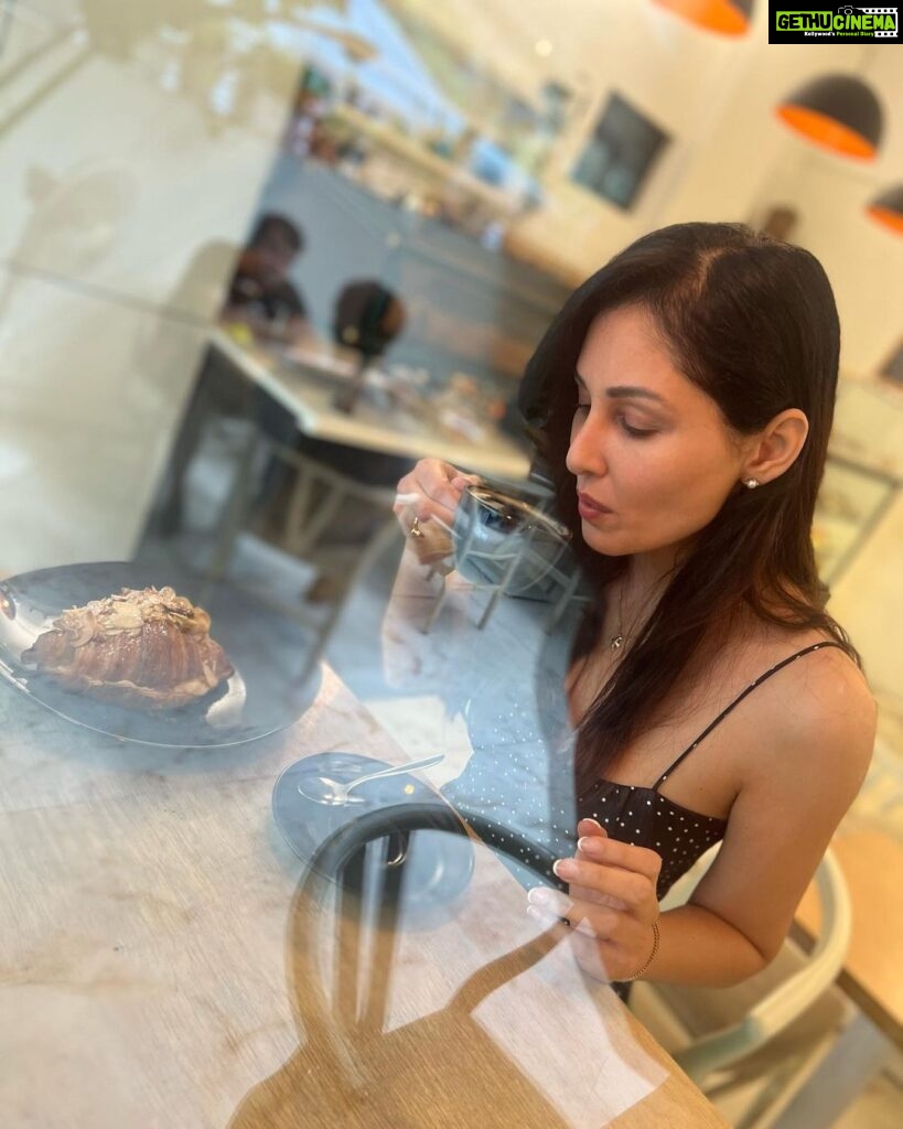 Pooja Chopra Instagram - 𝒮𝓊𝓃𝒹𝒶𝓎 𝓈𝓂𝒾𝓁𝑒𝓈 Breakfast!
