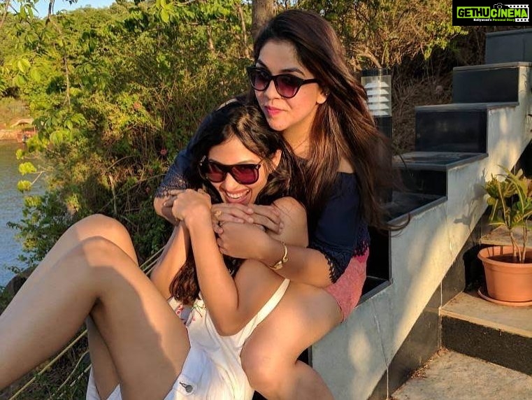Pooja Chopra Instagram - Hope you keep everyone entertained with ur jokes and sense of humour in the heavens as well… I will always remember us this way 💔 RIP Sonia..