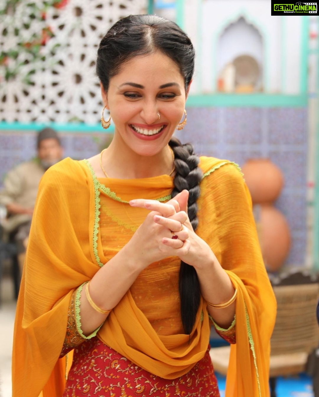 Pooja Chopra Instagram - Still vividly remember the first day of shoot, being ‘Sakina’, so nervous.. actually terrified!! While the happy pictures were literally taken moments after delivering my very first take. I Remember my producer jumped out of his chair with happiness after ‘cut’ n the smile on my directors face was priceless... Jahaan Chaar Yaar has a soul. It’s the one film I genuinely gave my heart to. I’m not sure if I became her or she became me but one thing I know for sure that Sakina will stay with me.. forever 🧡 #extremelyspecial #jahaanchaaryaar in theatres TODAY 🎉 #superEXCITED