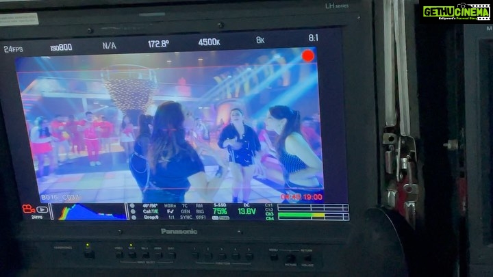 Pooja Chopra Instagram - Sharing behind the scenes from the sets of What the Luck πͺ . Jahaan Chaar Yaar releasing on 16th sept 2022 ! . . @mikasingh @ganeshacharyaa @reallyswara @shikhatalsania @mehervij786 @bachchan.vinod @kamalpandey_7 @timesmusichub @jahaanchaaryaar π―ββοΈπ―ββοΈ