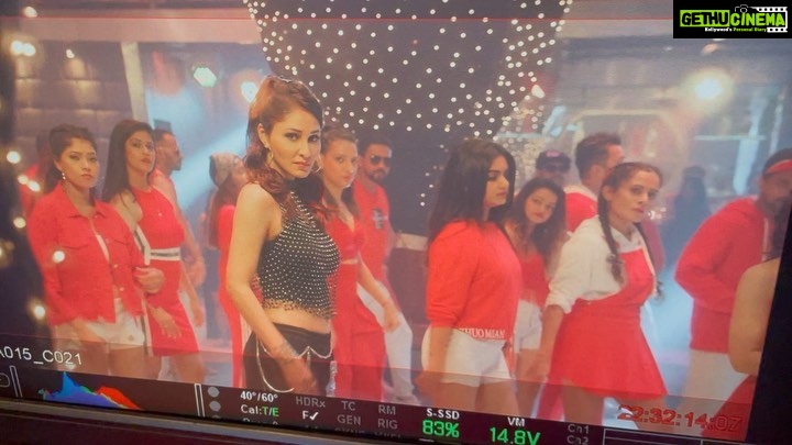 Pooja Chopra Instagram - Sharing behind the scenes from the sets of What the Luck πͺ . Jahaan Chaar Yaar releasing on 16th sept 2022 ! . . @mikasingh @ganeshacharyaa @reallyswara @shikhatalsania @mehervij786 @bachchan.vinod @kamalpandey_7 @timesmusichub @jahaanchaaryaar π―ββοΈπ―ββοΈ