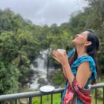 Pooja Chopra Instagram - ☕️ 👒🌳 . . . . . . . . #nature #naturlover #mountains #waterfall #greenery #happybaby #morningslikethese #morningvibes #morningviews #fresh #beautiful #natural #couldilivehereforever 🫐