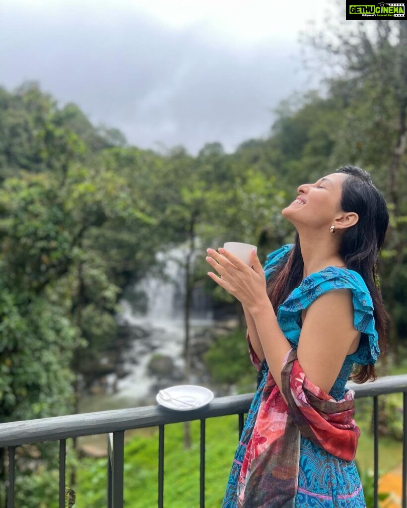 Pooja Chopra Instagram - ☕️ 👒🌳 . . . . . . . . #nature #naturlover #mountains #waterfall #greenery #happybaby #morningslikethese #morningvibes #morningviews #fresh #beautiful #natural #couldilivehereforever 🫐