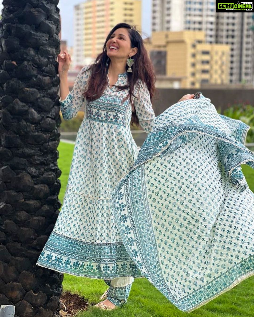 Pooja Chopra Instagram - India’s ethnicity in premium and comfortable fabric @neerusindia celebrating Indianness 🦋 Wishing you all a very Happy Independence Day. Jai Hind 🇮🇳