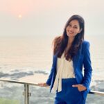 Pooja Chopra Instagram - 𝘈𝘯𝘥 𝘵𝘩𝘦𝘳𝘦 𝘴𝘩𝘦 𝘴𝘵𝘢𝘯𝘥𝘴..𝘢𝘭𝘰𝘯𝘦 𝘺𝘦𝘵 𝘱𝘰𝘸𝘦𝘳𝘧𝘶𝘭, 𝘴𝘪𝘭𝘦𝘯𝘵 𝘺𝘦𝘵 𝘣𝘰𝘭𝘥, 𝘵𝘪𝘮𝘪𝘥 𝘺𝘦𝘵 𝘤𝘰𝘯𝘧𝘪𝘥𝘦𝘯t 🌌 HAPPY WOMENS DAY TO ALL U BEAUTIFUL LADIES OUT THERE 🤝 #womensday #womenpower #supportwomen #womenempowerment #beautiful #perfect #newworld #ourworld #letsmakeithappen #togetherwecan Raj Bhavan