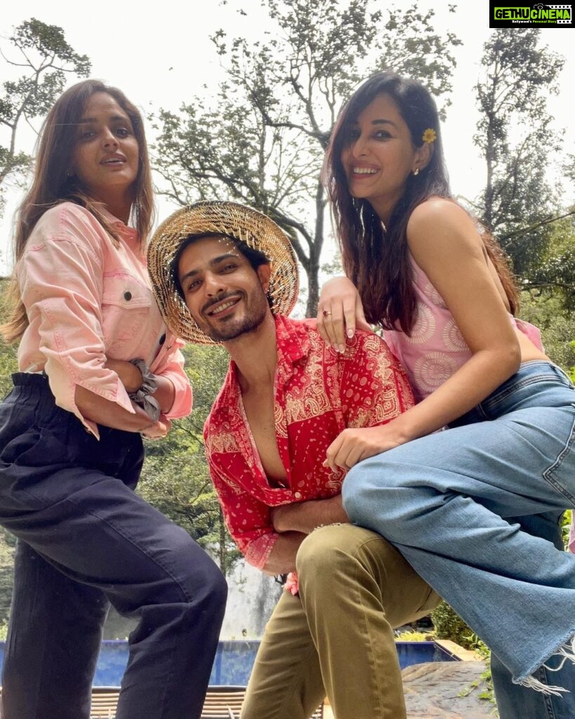 Pooja Chopra Instagram - Moods of Mowgli 🙇🏻‍♀️🦆🌊🍃💃 Coorg