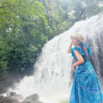 Pooja Chopra Instagram - ☕️ 👒🌳 . . . . . . . . #nature #naturlover #mountains #waterfall #greenery #happybaby #morningslikethese #morningvibes #morningviews #fresh #beautiful #natural #couldilivehereforever 🫐