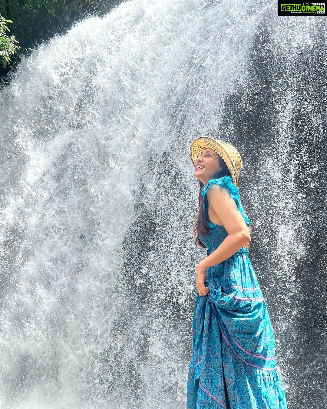 Pooja Chopra Instagram - ☕️ 👒🌳 . . . . . . . . #nature #naturlover #mountains #waterfall #greenery #happybaby #morningslikethese #morningvibes #morningviews #fresh #beautiful #natural #couldilivehereforever 🫐