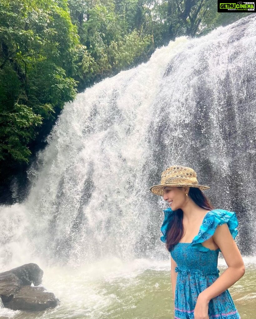 Pooja Chopra Instagram - ☕️ 👒🌳 . . . . . . . . #nature #naturlover #mountains #waterfall #greenery #happybaby #morningslikethese #morningvibes #morningviews #fresh #beautiful #natural #couldilivehereforever 🫐