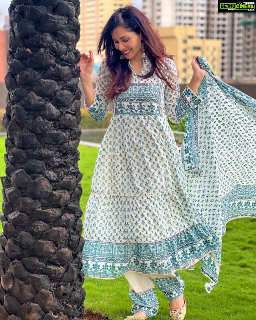 Pooja Chopra Instagram - India’s ethnicity in premium and comfortable fabric @neerusindia celebrating Indianness 🦋 Wishing you all a very Happy Independence Day. Jai Hind 🇮🇳