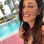 Pooja Chopra Instagram – Sunny smiles, happy thoughts ☀️ 🌴🌊🎈 Dubai, United Arab Emiratesدبي