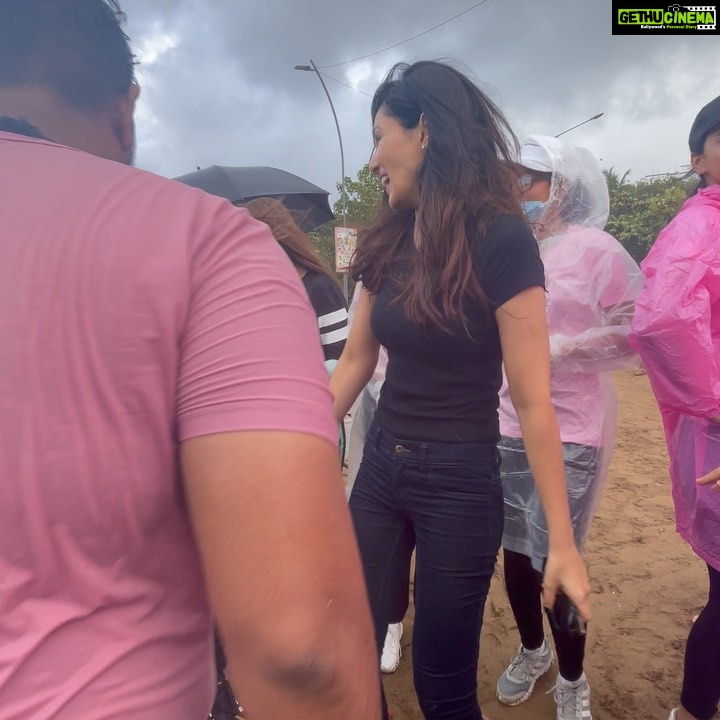 Pooja Chopra Instagram - What an absolutely amazing morning with the Champion himself @afrozshah_ & the gorgeous Femina Miss India finalists. I was here for the Sea clean drive but before heading into the sea we were greeted by unexpected showers where we simply made the most of it n danced right on the beach in the rain. Couldn’t have been better 🎈 n well.. the rainbow… t’was a cherry on the top 🌈💃🌧 @missindiaorg @afrozshah_ #actofgoodness #missindia #seacleandrive #beachcleaning #saynotoplastic Varsova Beach