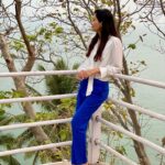 Pooja Chopra Instagram - 𝘈𝘯𝘥 𝘵𝘩𝘦𝘳𝘦 𝘴𝘩𝘦 𝘴𝘵𝘢𝘯𝘥𝘴..𝘢𝘭𝘰𝘯𝘦 𝘺𝘦𝘵 𝘱𝘰𝘸𝘦𝘳𝘧𝘶𝘭, 𝘴𝘪𝘭𝘦𝘯𝘵 𝘺𝘦𝘵 𝘣𝘰𝘭𝘥, 𝘵𝘪𝘮𝘪𝘥 𝘺𝘦𝘵 𝘤𝘰𝘯𝘧𝘪𝘥𝘦𝘯t 🌌 HAPPY WOMENS DAY TO ALL U BEAUTIFUL LADIES OUT THERE 🤝 #womensday #womenpower #supportwomen #womenempowerment #beautiful #perfect #newworld #ourworld #letsmakeithappen #togetherwecan Raj Bhavan