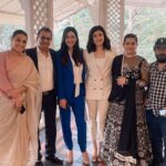 Pooja Chopra Instagram - Thank you for honouring us Hon. Governor Bhagat Singh Koshyari. A memorable evening indeed. Team Jahaan Chaar Yaar🤍 . . #happybunch #gushinglikealittlegirl #happy #proud #happywomensday #aneveningwellspent #team #jahaanchaaryaar #womensday #womenpower #movie #bollywood #friendship #love #releasingsoon Raj Bhavan