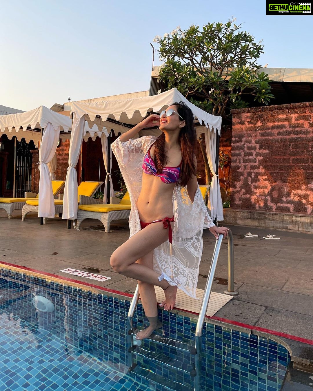 Pooja Chopra Instagram - Vibes π€ . . . . . #saturdayvibes #saturdaze #lazyweekend #weekendgetaway #poolvibes #bikinilife #bikiniseason #happychild #smilingqueen #sunrise #bikinifitness #fitness #fitnessmotivation #nofilter #cute #happy #photooftheday π