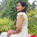 Pooja Chopra Instagram - #𝘚𝘱𝘪𝘳𝘪𝘵 𝘢𝘯𝘪𝘮𝘢𝘭 🦢 . . . . . . #swan #swanlife #white #whitedress #pure #pristine #lovewhites #whitelooksgoodonme #sunday #sundaze #sundazed #sundayvibes #calm #calming #peace #peaceful #love #nofilter #ｓｕｎｄａｙｍｏｏｄ 💃