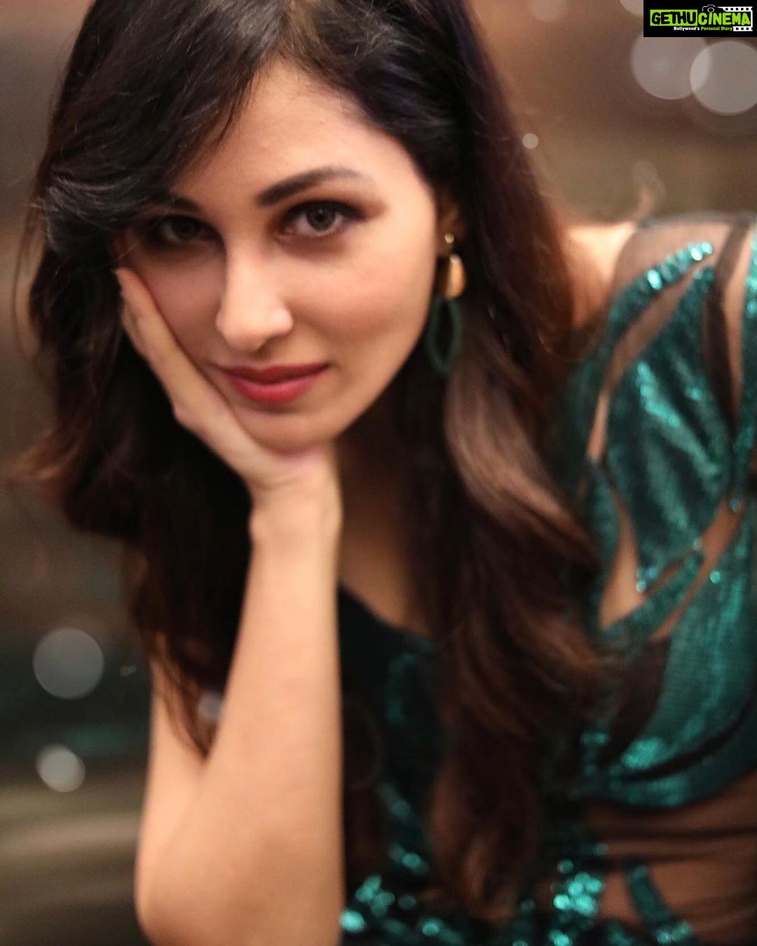 Pooja Chopra Instagram - Happy Diwali n Happy New year Insta-fam ♥️ ✨ . . . . . . . #traditional #saree #happy #festival #lights #stars #joy #celebration #vibes #happydiwali #happiness #pollutionfreediwali #staysafe #bekindtoanimals #loveyourself #takecare #loveandlight ✨