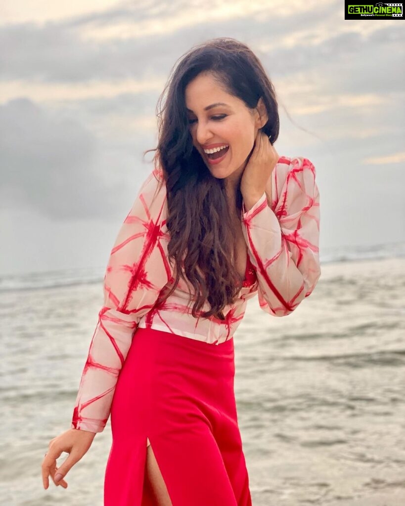 Pooja Chopra Instagram - #sunsetsarelife 🌊 Goa