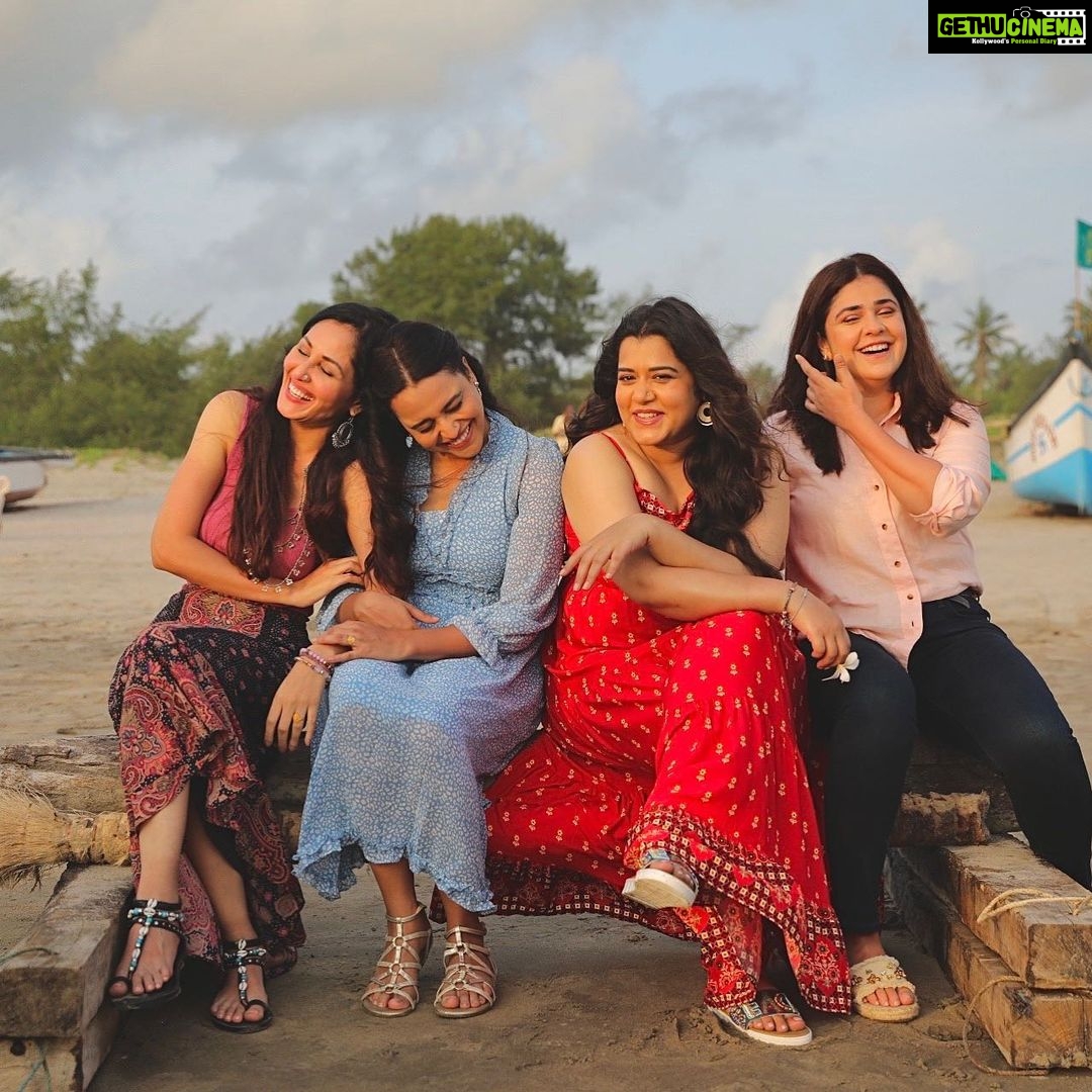 Pooja Chopra Instagram - A day full of laughter and gossip with my yaars ❤️ @reallyswara , @shikhatalsania & @mehervij786 . . . @bachchan.vinod, @jahaanchaaryaar, @kamalpandey723, @soundrya.production #ChaarYaarInGoa #JahaanChaarYaar