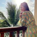 Pooja Chopra Instagram - Sunshine स्माइल series 💕 #sundaysmiles #morningmood #nofilter #beachvibes #curlyhair #saltyair #goa #shootlife #sundaysunshine #smiley #happyheart 🏝