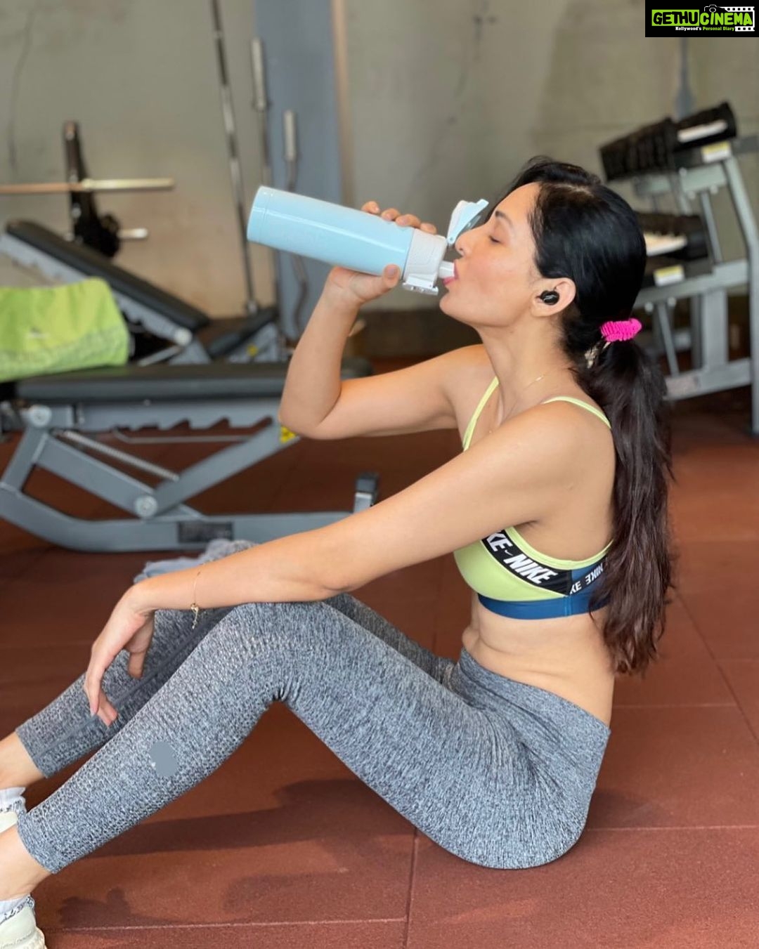 Pooja Chopra Instagram - 🥤+🎧 with @digitekelectronics #letsdothis #nofilter #noexcuses #timetoburncalories #weekendmotivation #music #eardrums #btswithdigitek #digitek #fitness #hydrate #fitnessmotivation #levelup #nopainnogain #getbackup #iaintnoquitter #bethebestyou #strongisthenewsexy