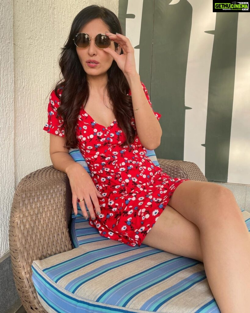 Pooja Chopra Instagram - Where u at ??🧐🌧🙇🏻‍♀️
