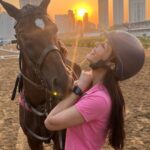 Pooja Chopra Instagram – 🏇☀️🐣💕 Mahalaxmi Racecourse