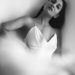 Pooja Chopra Instagram - 🕳 #ｓｕｎｄａｙｍｏｏｄ #blackandwhite #photooftheday #instagram #lockdownlife #boredinthehouse #sundaynofunday