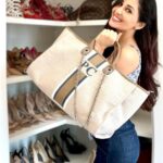 Pooja Chopra Instagram – Always wanted a bag I could fit my whole world in.. Thank u @styleyourgiftme for this beautiful  customised bag #exactlywhatiwanted #weekendvibes #love 🤎
