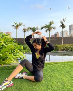 Pooja Chopra Instagram - Ditched the gym for some free-hand outdoor training today..must admit loved every moment of it! Change in ur regular workout routine is always a good idea n the little nip in the air was simply perfect #goodmorning #winteriscoming #outdoortraining #wednesdaymotivation #fitnessfreak #strengthtraining #earlymornings #sunriseoftheday #nofilter #riseandshine #love #happiness #sunshine #bluesky #openair 🕊