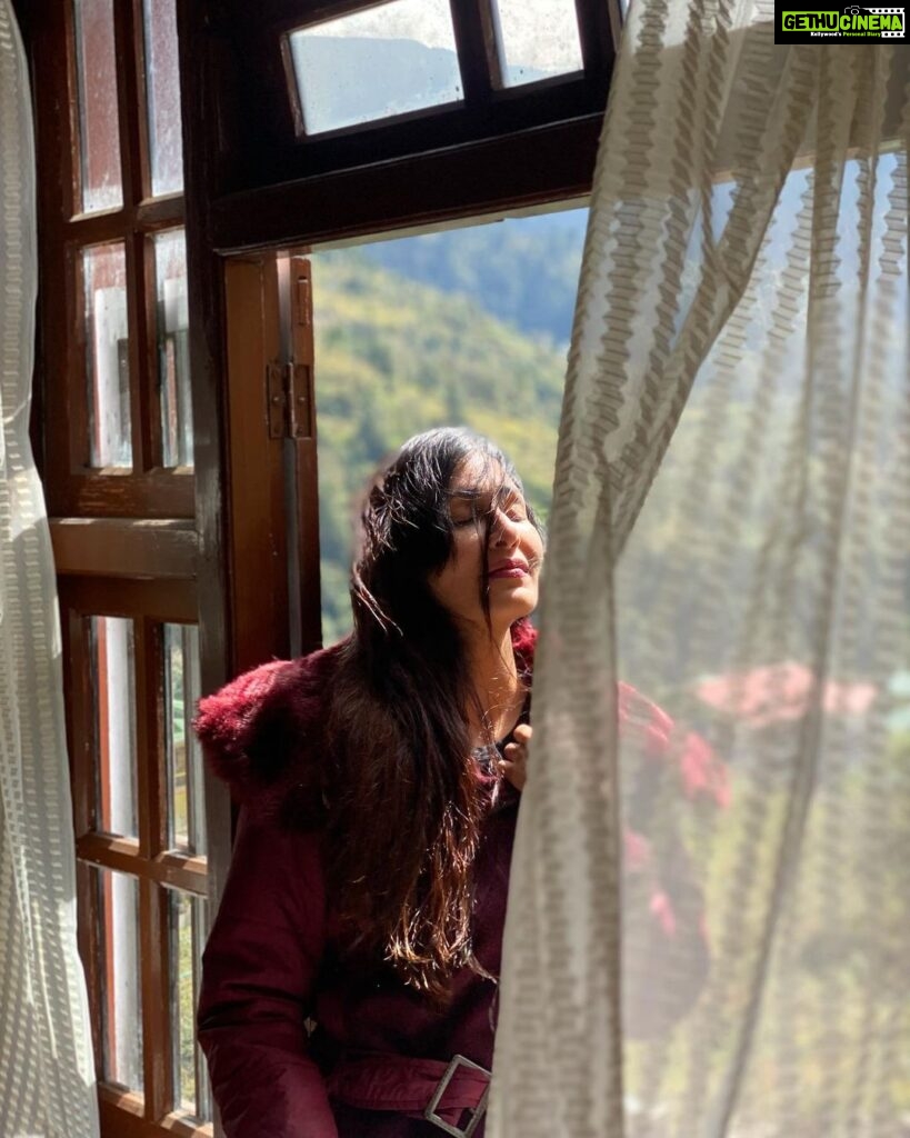 Pooja Chopra Instagram - परदे मे रहने दो… #couldgetusedtothis #cansithereallday #couldntbehappier #sunkissed #mountainmagic #breezy #morningvibes #nofilterneeded #mountaingirl #happyheart