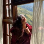 Pooja Chopra Instagram - परदे मे रहने दो… #couldgetusedtothis #cansithereallday #couldntbehappier #sunkissed #mountainmagic #breezy #morningvibes #nofilterneeded #mountaingirl #happyheart