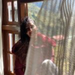 Pooja Chopra Instagram - परदे मे रहने दो… #couldgetusedtothis #cansithereallday #couldntbehappier #sunkissed #mountainmagic #breezy #morningvibes #nofilterneeded #mountaingirl #happyheart