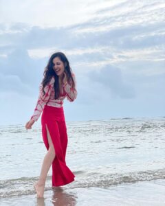 Pooja Chopra Instagram - #sunsetsarelife 🌊
