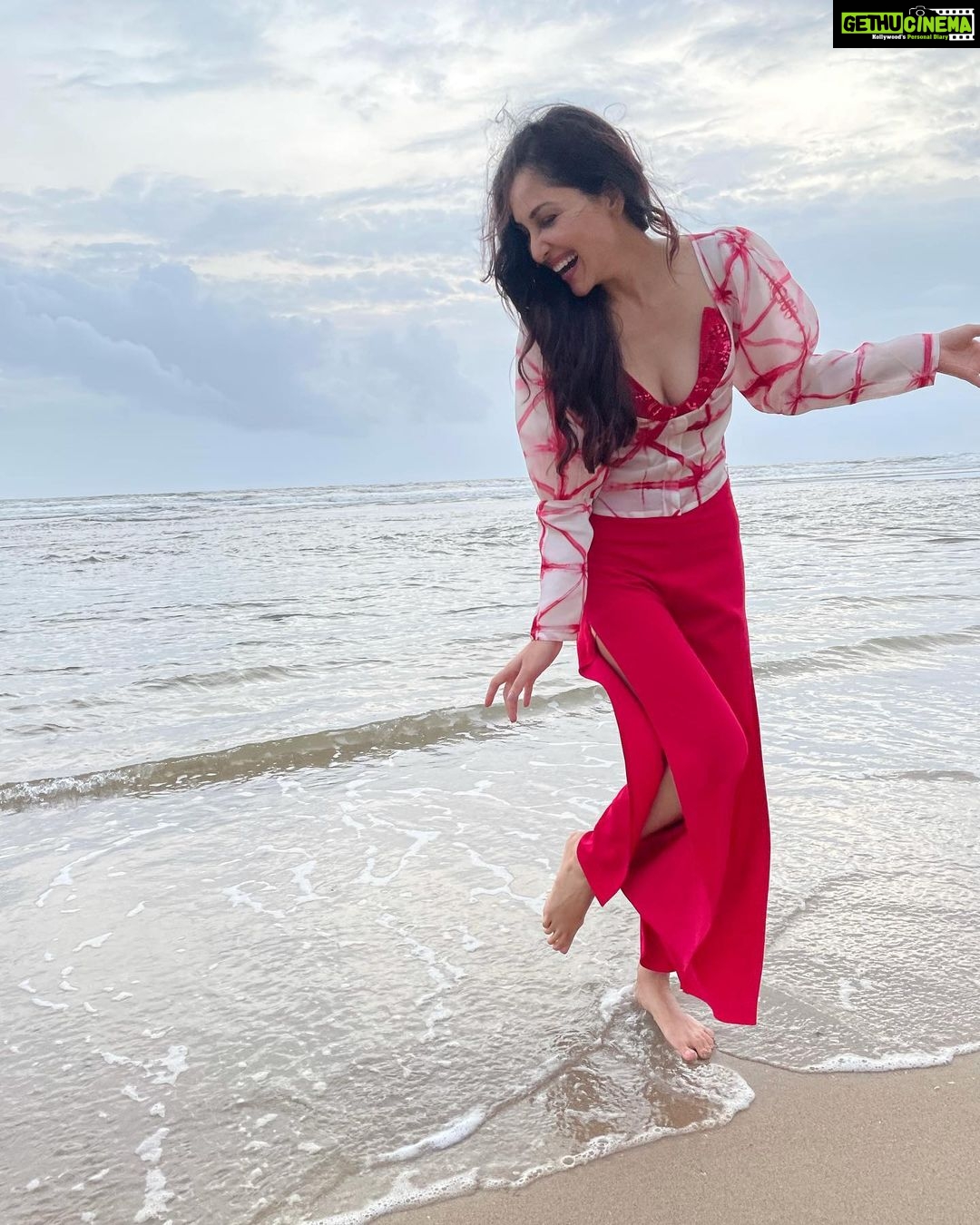 Pooja Chopra Instagram - #sunsetsarelife 🌊 Goa