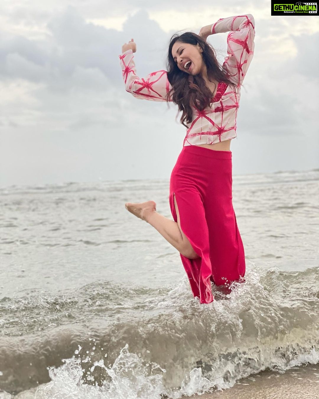 Pooja Chopra Instagram - #sunsetsarelife 🌊 Goa