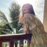 Pooja Chopra Instagram - Sunshine स्माइल series 💕 #sundaysmiles #morningmood #nofilter #beachvibes #curlyhair #saltyair #goa #shootlife #sundaysunshine #smiley #happyheart 🏝