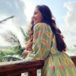 Pooja Chopra Instagram - Sunshine स्माइल series 💕 #sundaysmiles #morningmood #nofilter #beachvibes #curlyhair #saltyair #goa #shootlife #sundaysunshine #smiley #happyheart 🏝