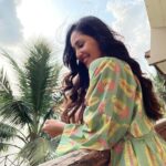 Pooja Chopra Instagram - Sunshine स्माइल series 💕 #sundaysmiles #morningmood #nofilter #beachvibes #curlyhair #saltyair #goa #shootlife #sundaysunshine #smiley #happyheart 🏝