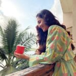 Pooja Chopra Instagram - Sunshine स्माइल series 💕 #sundaysmiles #morningmood #nofilter #beachvibes #curlyhair #saltyair #goa #shootlife #sundaysunshine #smiley #happyheart 🏝