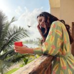 Pooja Chopra Instagram - Sunshine स्माइल series 💕 #sundaysmiles #morningmood #nofilter #beachvibes #curlyhair #saltyair #goa #shootlife #sundaysunshine #smiley #happyheart 🏝