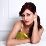 Pooja Chopra Instagram - Mellow- Yellow 🌻 📸 @sonalsinghphotography Styled by @stylistayushbafna  Outfit - @adore_adrenal_ Hair & Make up - @anjalijames_makeupartist Accessories- @tanmatra_artvi Assisted by - @rajveer.singh.rawat