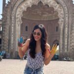 Pooja Chopra Instagram - Happy Holi everyone💕 @lucknowtimes.toi ने होली खिलाई.. ठेंगा😛 #alwaysthatkid